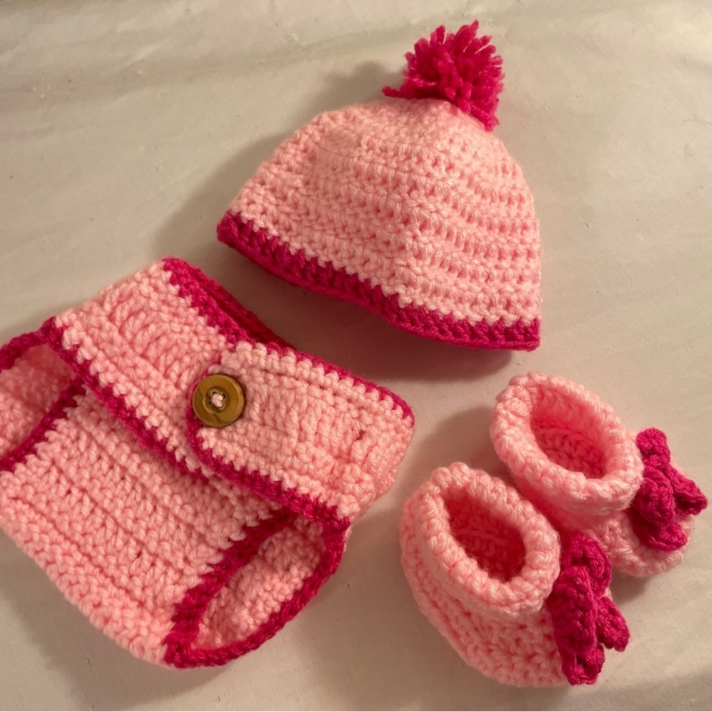 NWOT Pink Hand Crocheted NB/3M Hat Diaper Cover and Booties Doll Photo Shoot